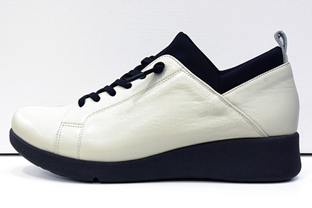 外反母趾予防ウォーキングシューズ