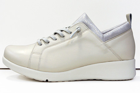 外反母趾予防ウォーキングシューズ